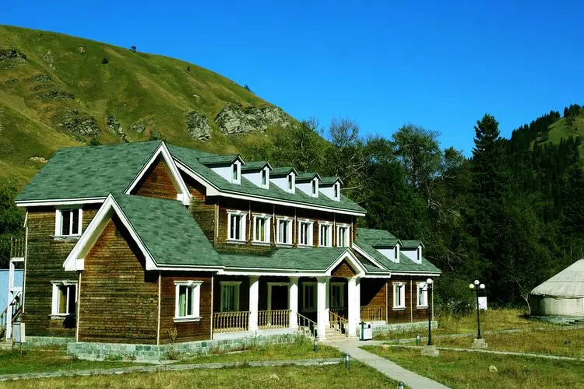 A house on the Narati grassland Minecraft Map