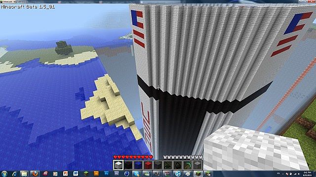 USA Flags added! Looks much more like a Saturn V now! =D